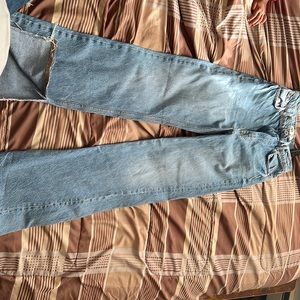 Zara Jeans w/ split at the end. Size 2, Full Length